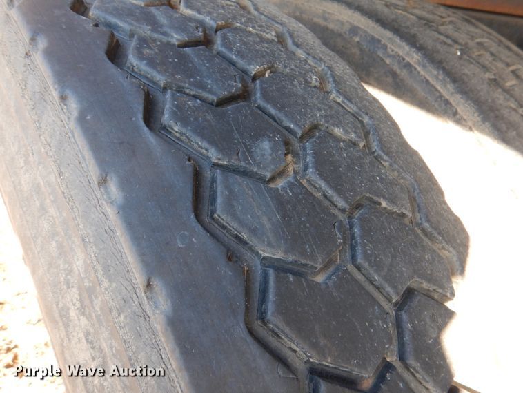 image for item JD9471 1995 Ford L8000  dump truck