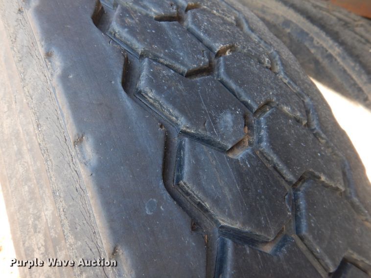 image for item JD9471 1995 Ford L8000  dump truck