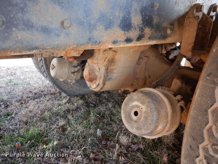 image for item JD9471 1995 Ford L8000  dump truck