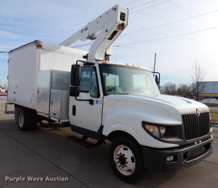 image for item JH9892 2015 International TerraStar  bucket truck