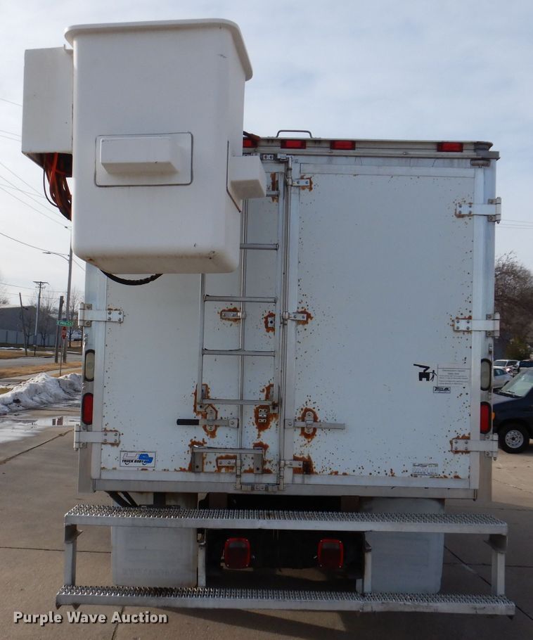 image for item JH9892 2015 International TerraStar  bucket truck