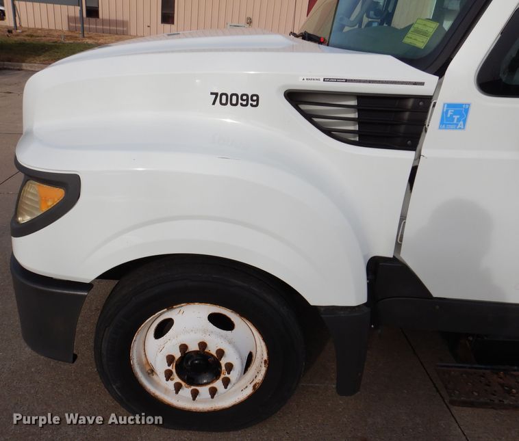 image for item JH9892 2015 International TerraStar  bucket truck