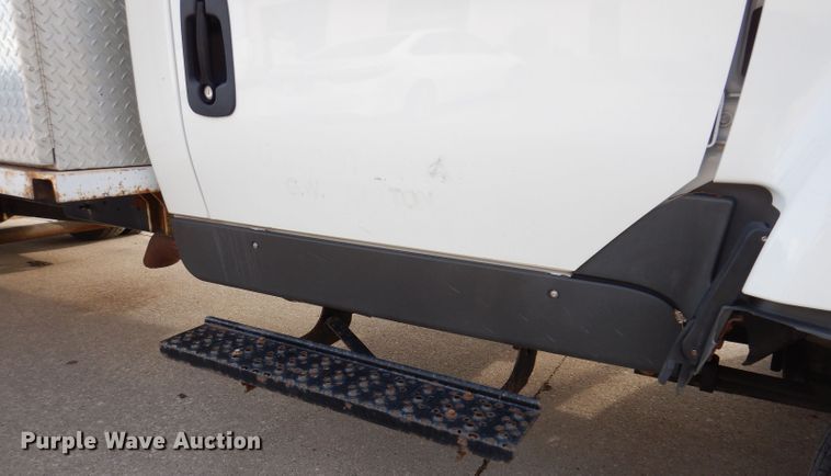 image for item JH9892 2015 International TerraStar  bucket truck