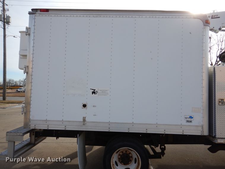 image for item JH9892 2015 International TerraStar  bucket truck