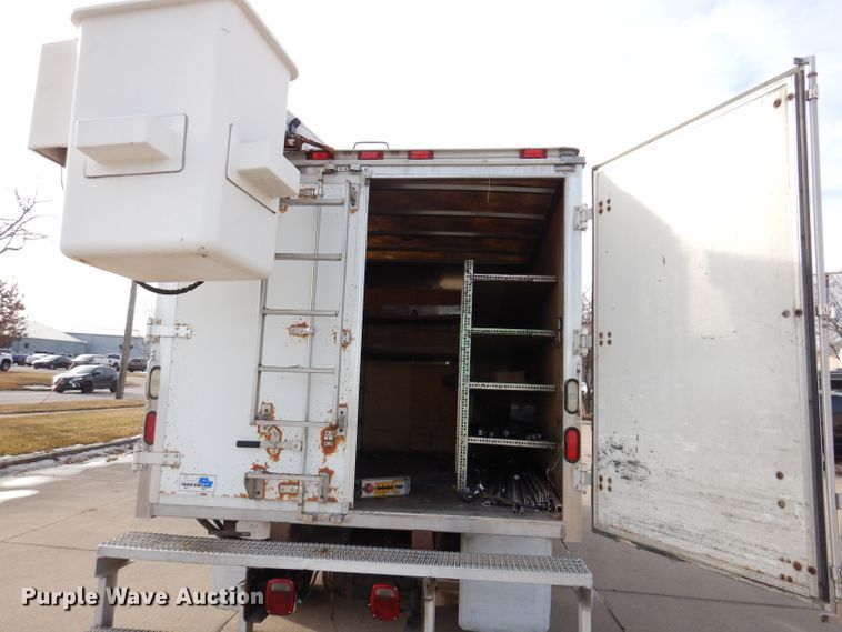 image for item JH9892 2015 International TerraStar  bucket truck