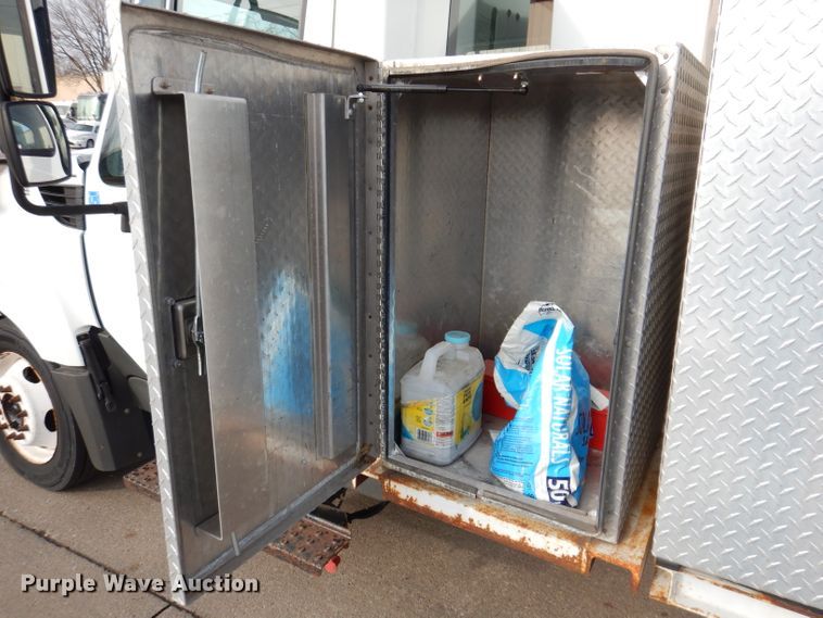 image for item JH9892 2015 International TerraStar  bucket truck