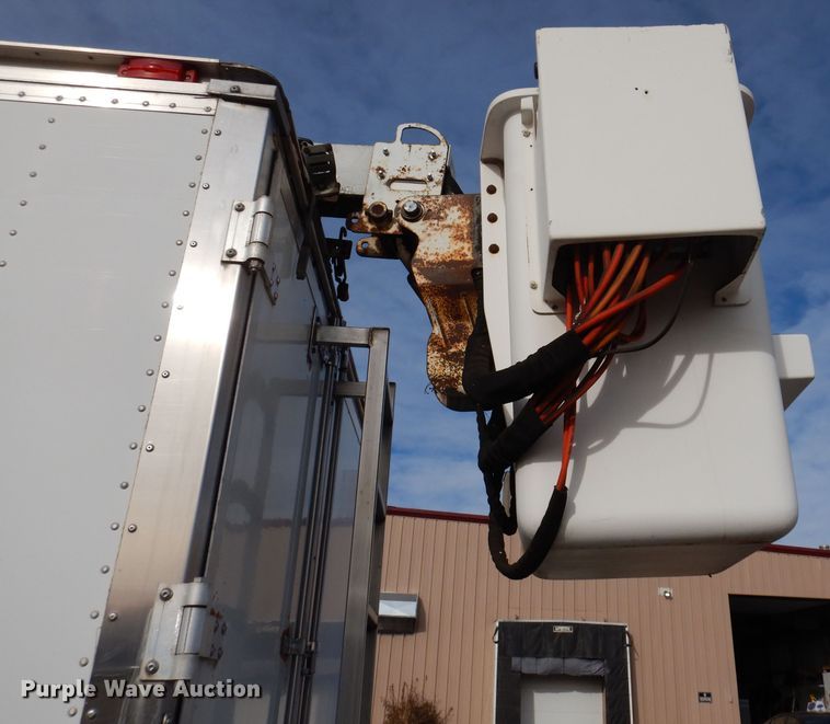 image for item JH9892 2015 International TerraStar  bucket truck