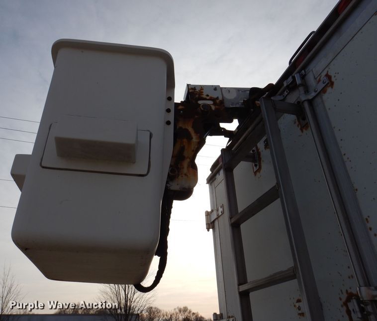 image for item JH9892 2015 International TerraStar  bucket truck