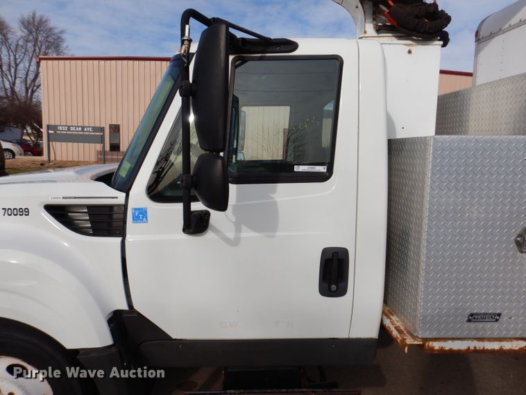 image for item JH9892 2015 International TerraStar  bucket truck