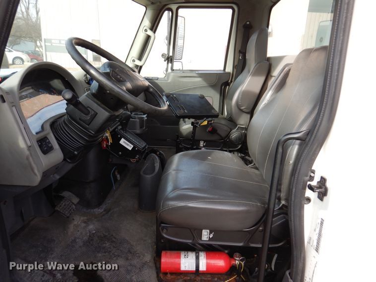 image for item JH9892 2015 International TerraStar  bucket truck