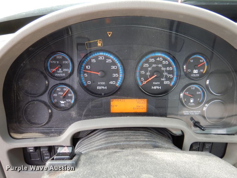 image for item JH9892 2015 International TerraStar  bucket truck