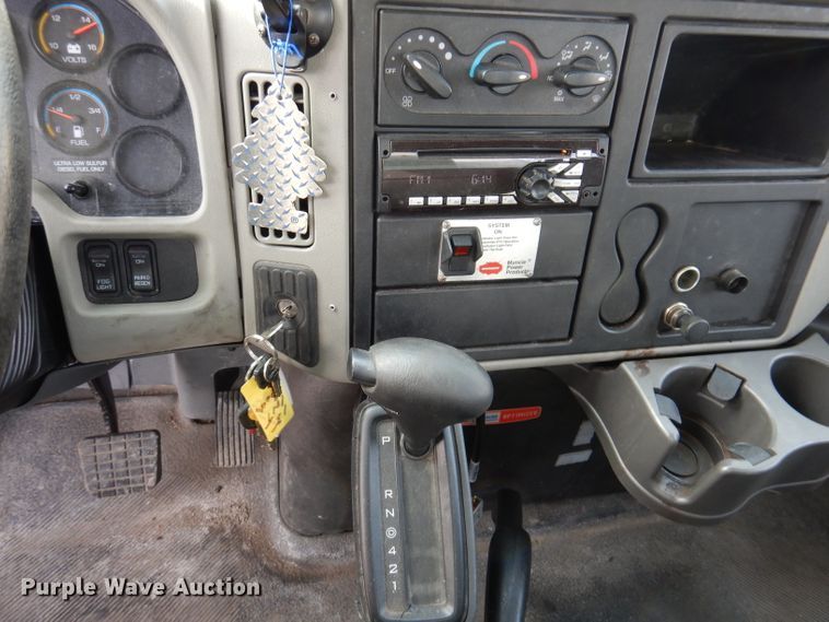 image for item JH9892 2015 International TerraStar  bucket truck