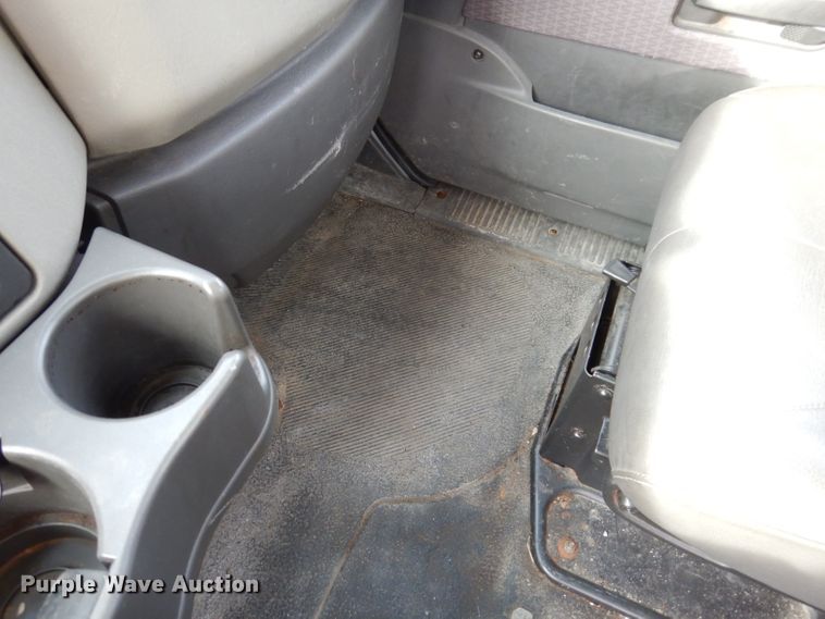 image for item JH9892 2015 International TerraStar  bucket truck