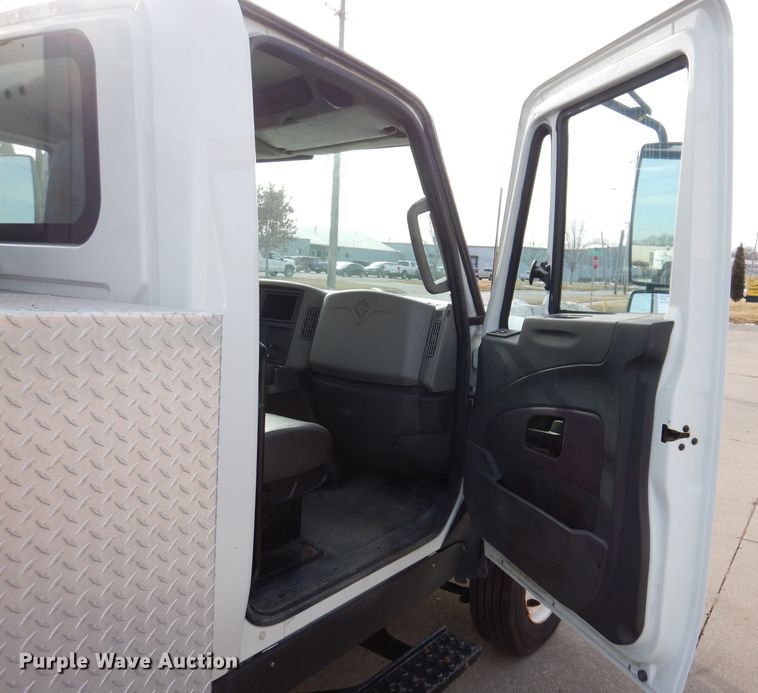 image for item JH9892 2015 International TerraStar  bucket truck