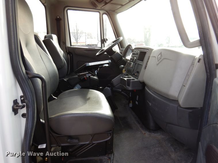 image for item JH9892 2015 International TerraStar  bucket truck