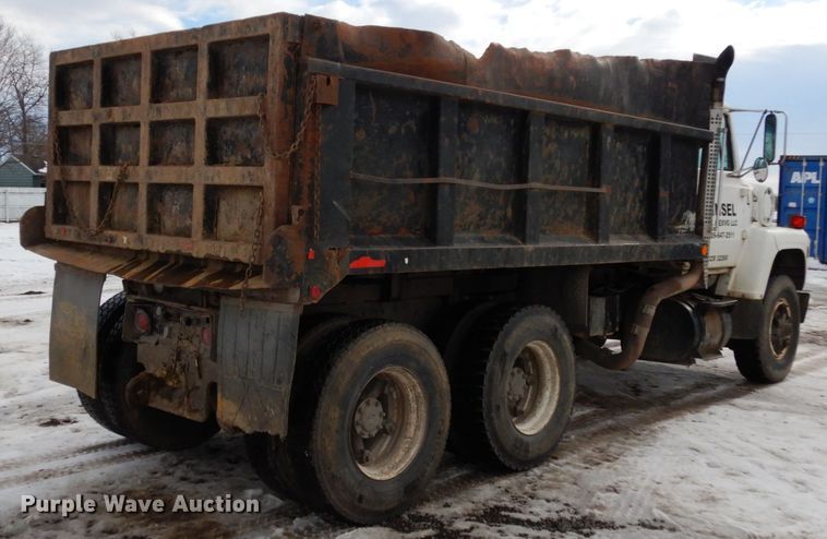 image for item JK9839 1989 Ford L8000  dump truck