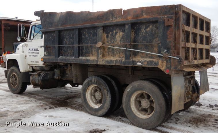 image for item JK9839 1989 Ford L8000  dump truck