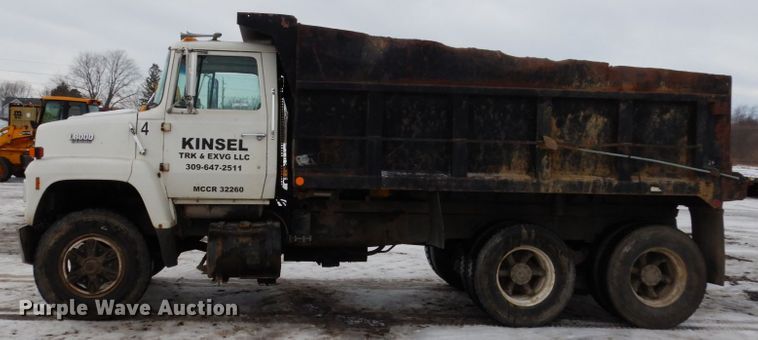 image for item JK9839 1989 Ford L8000  dump truck