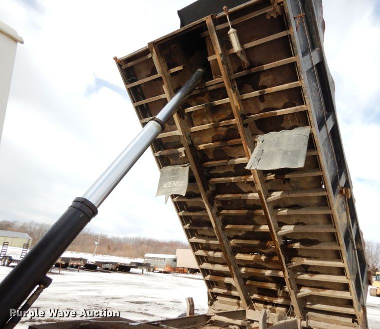 image for item JK9839 1989 Ford L8000  dump truck