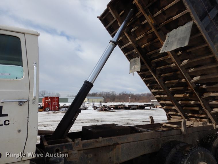 image for item JK9839 1989 Ford L8000  dump truck