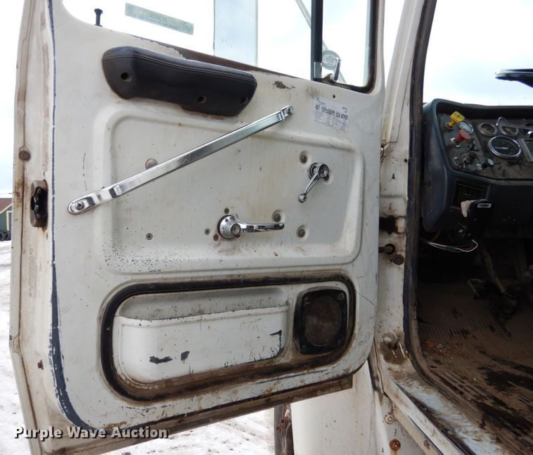 image for item JK9839 1989 Ford L8000  dump truck