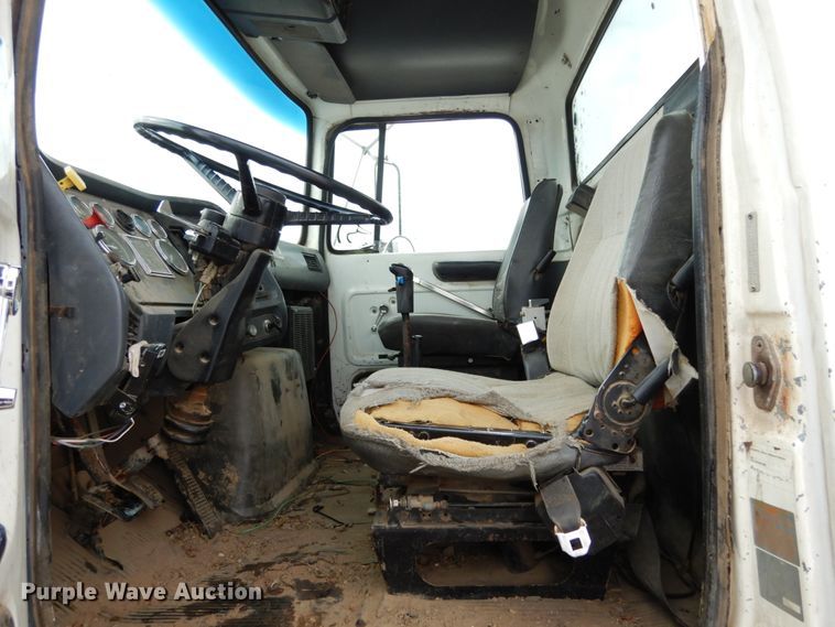 image for item JK9839 1989 Ford L8000  dump truck