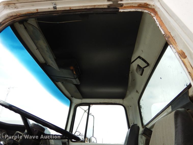 image for item JK9839 1989 Ford L8000  dump truck