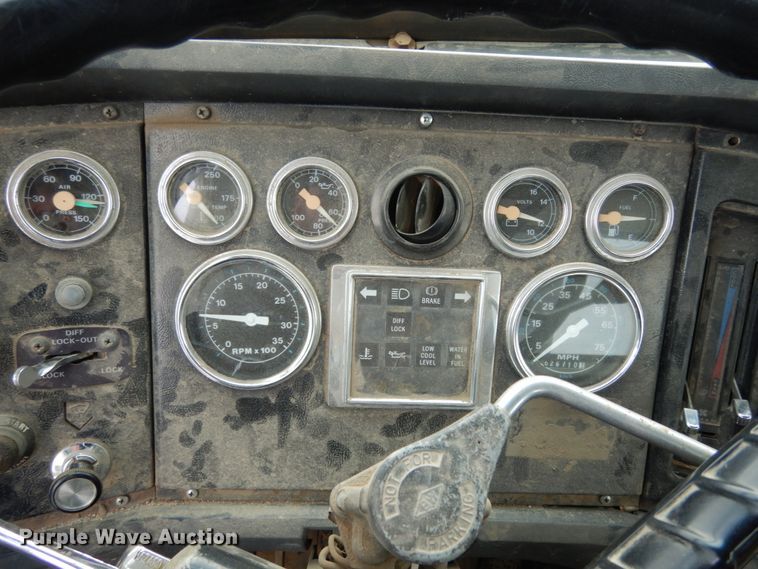 image for item JK9839 1989 Ford L8000  dump truck