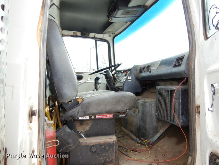 image for item JK9839 1989 Ford L8000  dump truck