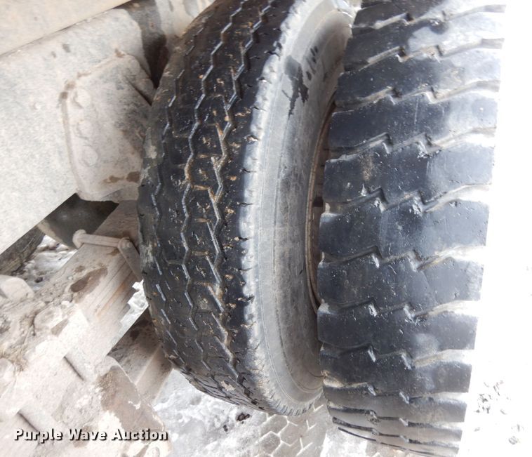 image for item JK9839 1989 Ford L8000  dump truck