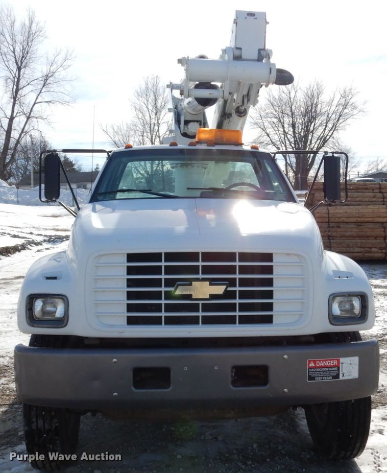 image for item JK9843 2001 Chevrolet C7500  bucket truck