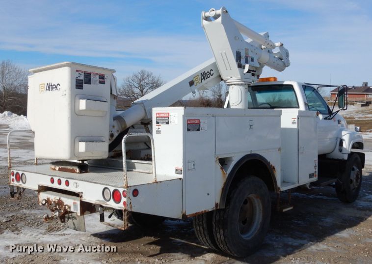 image for item JK9843 2001 Chevrolet C7500  bucket truck