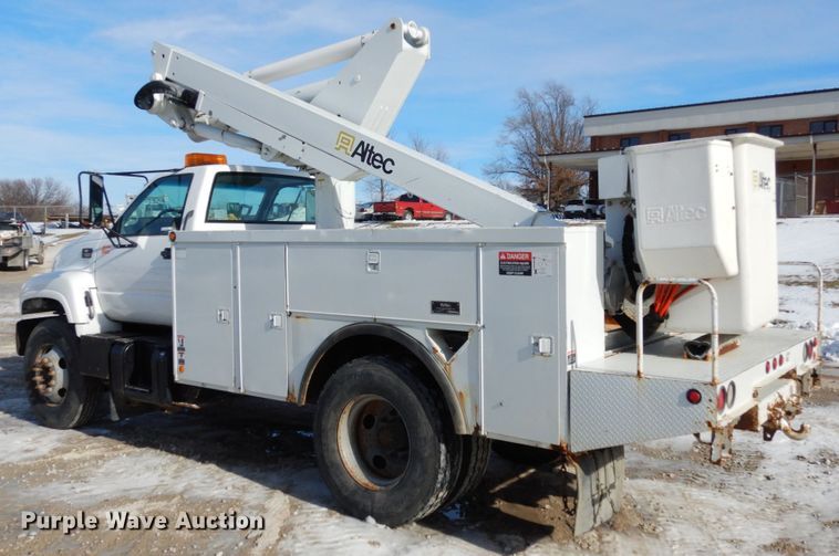 image for item JK9843 2001 Chevrolet C7500  bucket truck