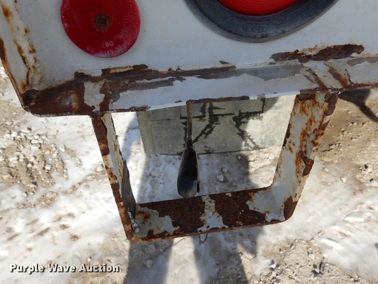 image for item JK9843 2001 Chevrolet C7500  bucket truck