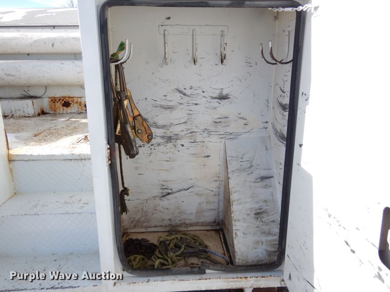 image for item JK9843 2001 Chevrolet C7500  bucket truck