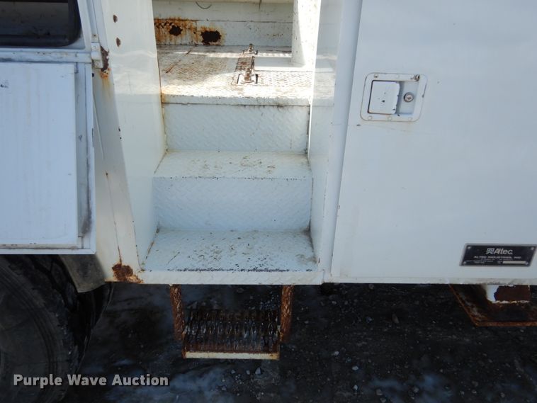 image for item JK9843 2001 Chevrolet C7500  bucket truck