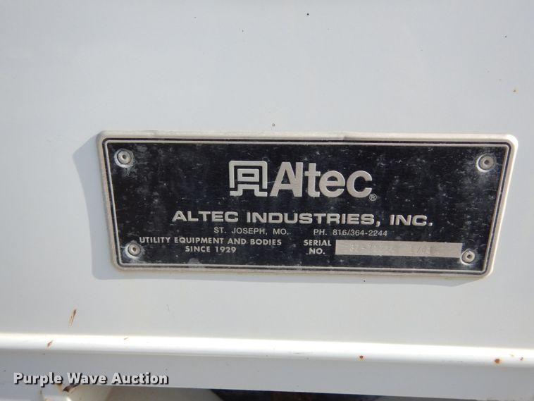 image for item JK9843 2001 Chevrolet C7500  bucket truck