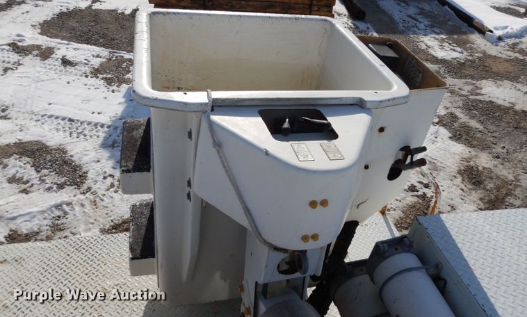 image for item JK9843 2001 Chevrolet C7500  bucket truck