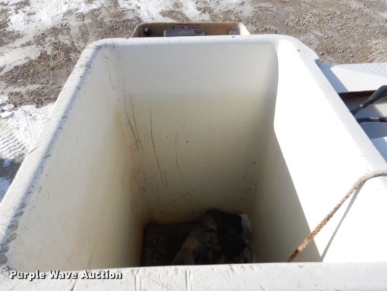 image for item JK9843 2001 Chevrolet C7500  bucket truck