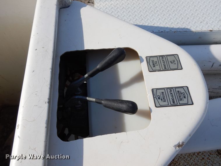 image for item JK9843 2001 Chevrolet C7500  bucket truck