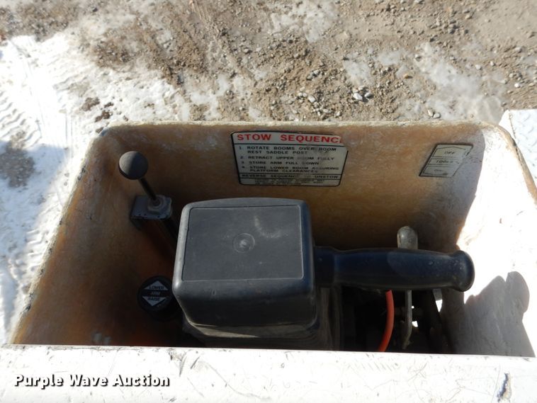 image for item JK9843 2001 Chevrolet C7500  bucket truck