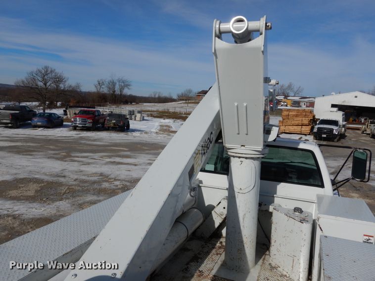 image for item JK9843 2001 Chevrolet C7500  bucket truck