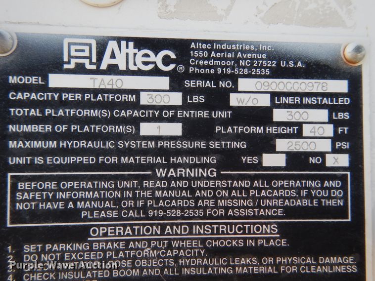 image for item JK9843 2001 Chevrolet C7500  bucket truck