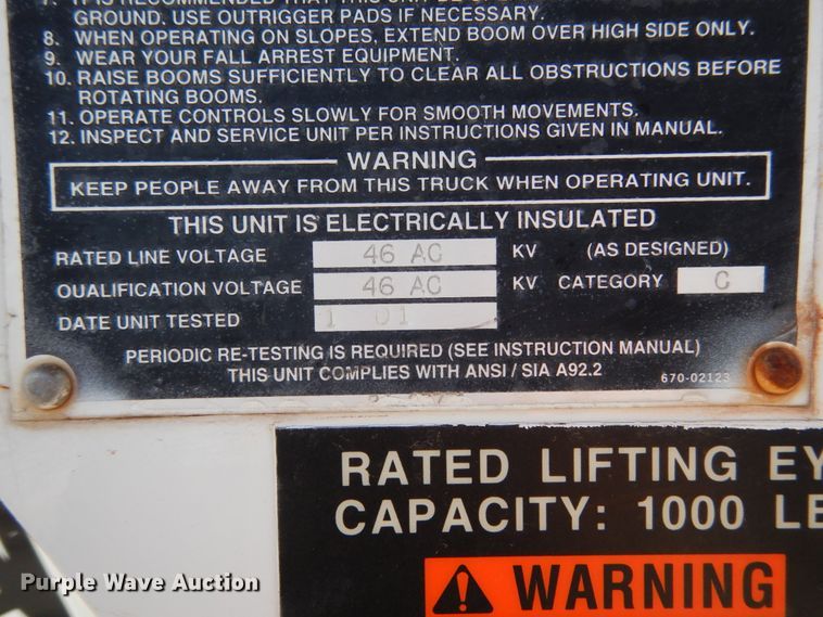 image for item JK9843 2001 Chevrolet C7500  bucket truck