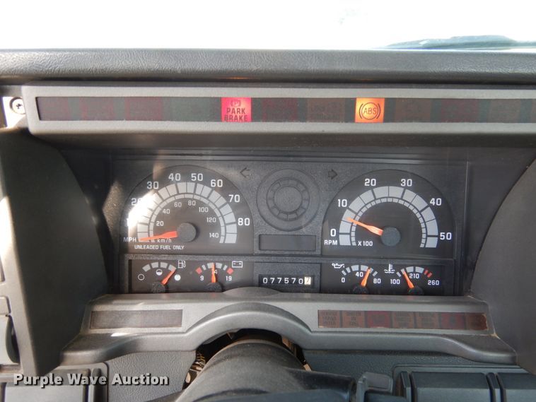 image for item JK9843 2001 Chevrolet C7500  bucket truck