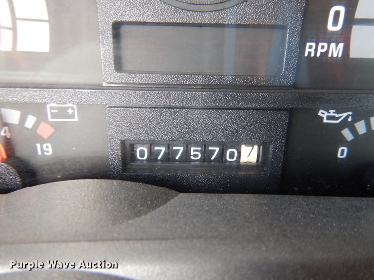 image for item JK9843 2001 Chevrolet C7500  bucket truck