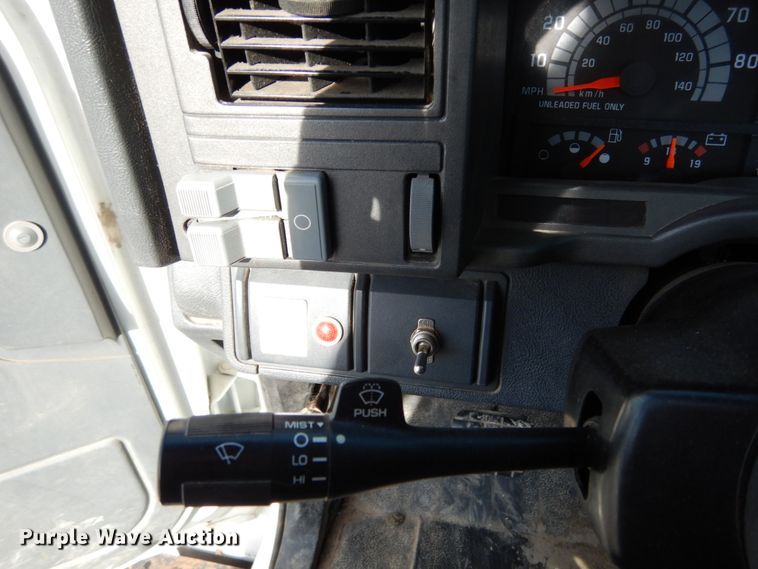 image for item JK9843 2001 Chevrolet C7500  bucket truck