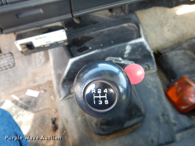 image for item JK9843 2001 Chevrolet C7500  bucket truck