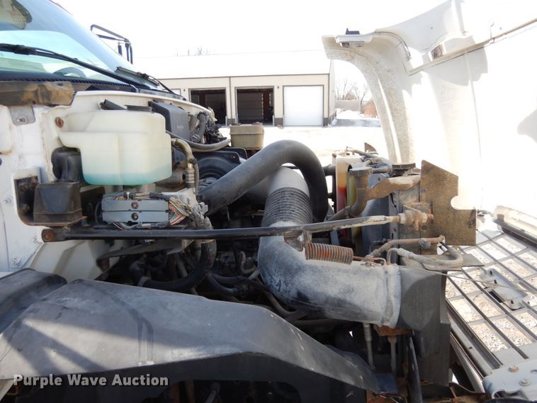 image for item JK9843 2001 Chevrolet C7500  bucket truck