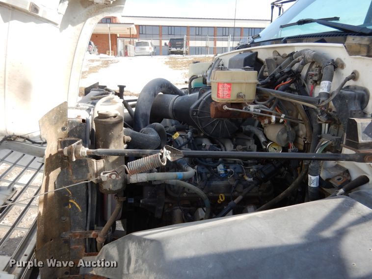 image for item JK9843 2001 Chevrolet C7500  bucket truck